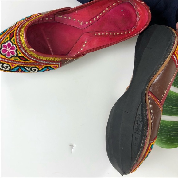 Handmade ethnic embroidered flats - Picture 3 of 4